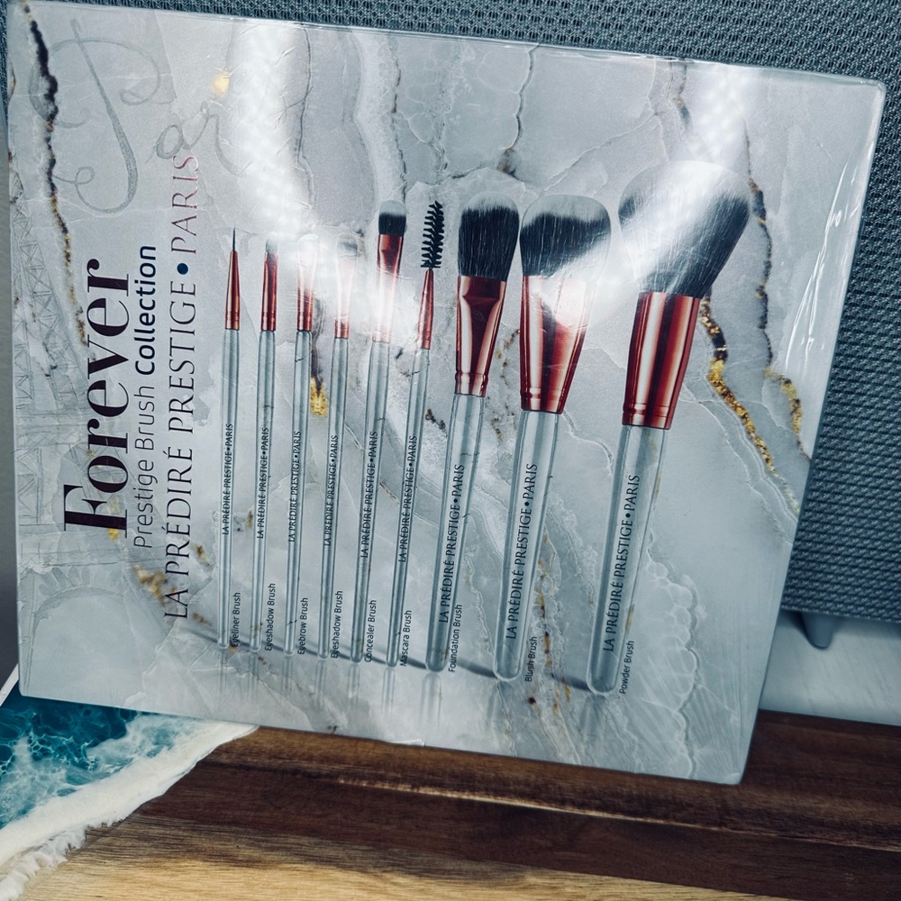 Forever New Prestige Brush Collection - Silver and Red
